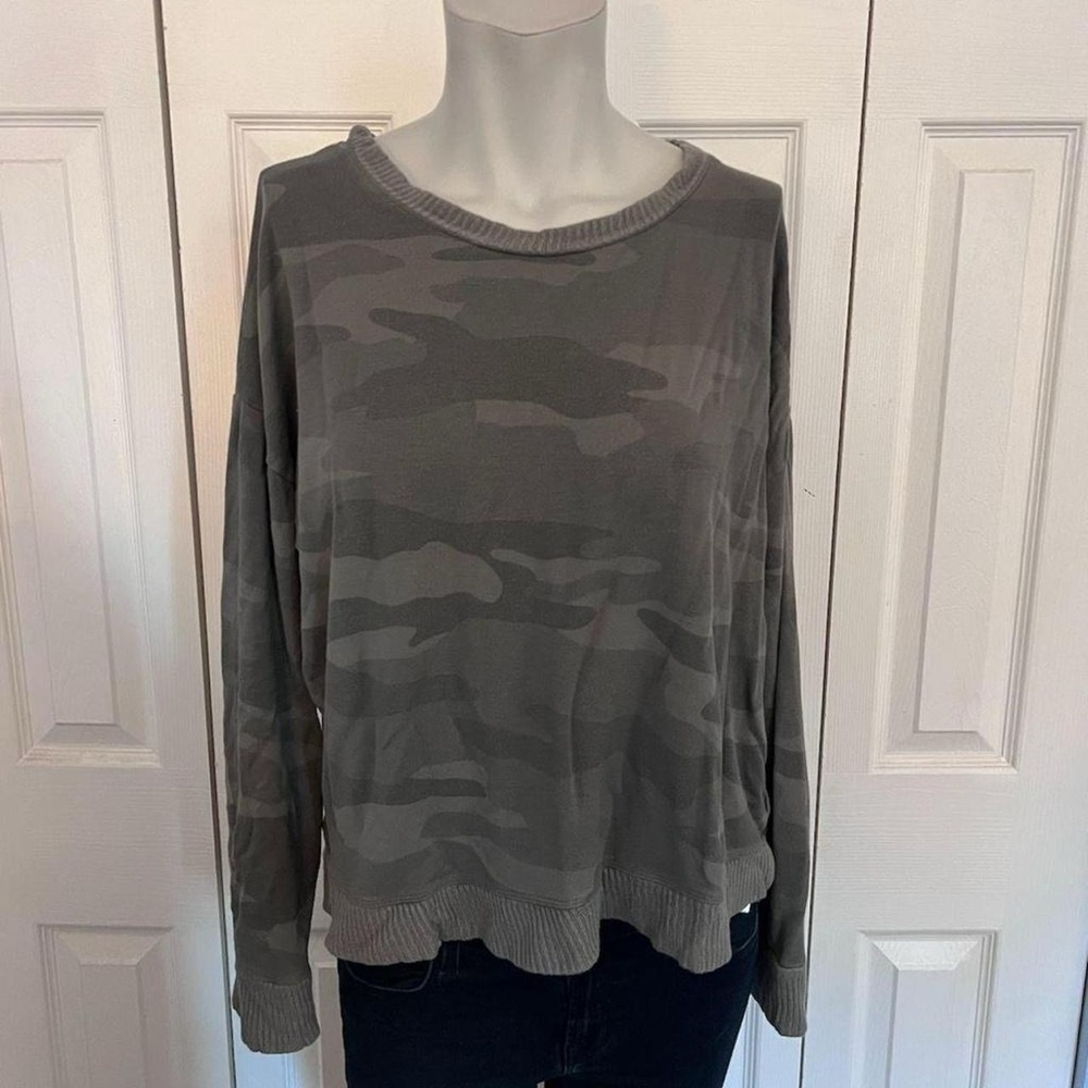 Splendid Gray Camouflage Long Sleeve Top - Size Medium